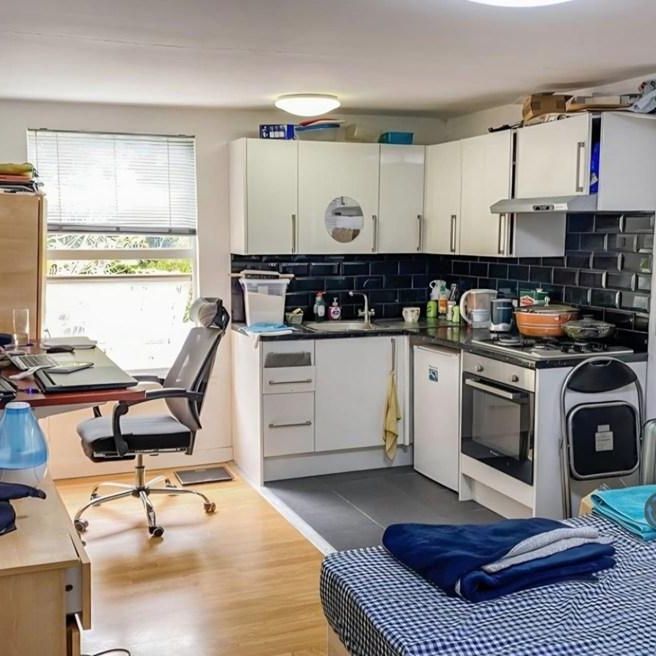 1 bedroom in a house share to rent - Photo 2