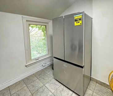 For Lease - 216 John Street, Hamilton, Ontario - Photo 3