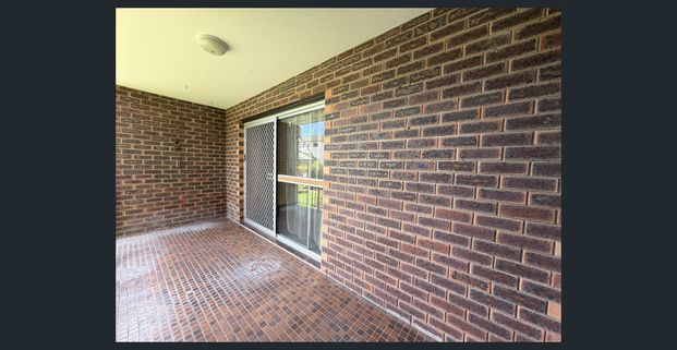 Great Unit in a Central Southport Location – Pool in Complex! - Photo 1