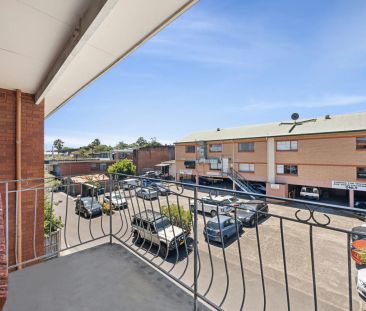 Light Filled Apartment in Leafy Hunters Hill - Photo 2