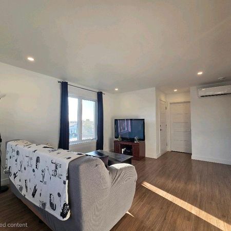 Grand 4 1/2 moderne et lumineux - Photo 4