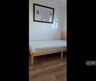 4 bedroom semi-detached house to rent - Photo 3