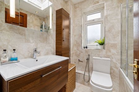 2 Bed Terraced House, Spooners Mews, W3 - Photo 2
