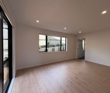 Brand new in the heart of Torbay! - Photo 2