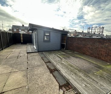 Dickens Avenue - Photo 2