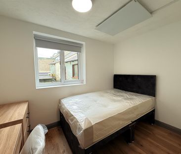 Flat B, 49 Holyhead Road - Photo 2