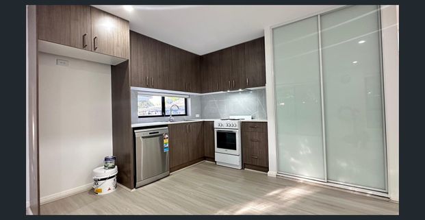 Modern 2 Bedroom Granny Flat in Prime Campbelltown Location! - Photo 1
