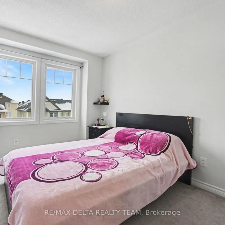 789 MAYFLY CRESCENT - Photo 1