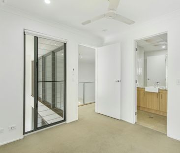 TWO WEEKS RENT FREE! Perfectly Positioned Prestige Apartment - Photo 3