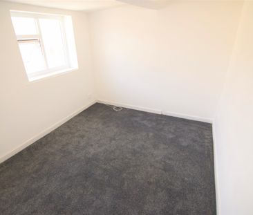 To Let 1 Bed Flat - Photo 1