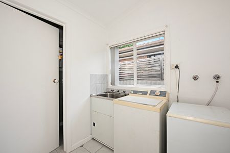 38 Denver Street, Bentleigh East VIC 3165 - House For Rent | Domain - Photo 5