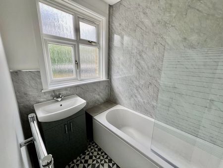 Winton, Bournemouth - Photo 5