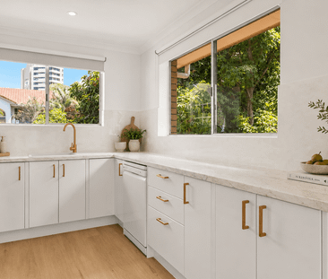 Renovated Two-Bedroom Apartment in a Prime Coastal Location - Photo 6