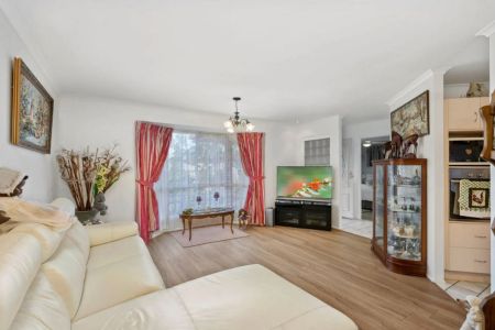 Nestled in one of Carrara's peaceful and family-friendly street, this delightful home is now available for rent. - Photo 2