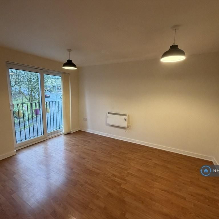 2 bedroom flat to rent - Photo 1