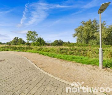4 bedroom detached house to rent - Photo 2