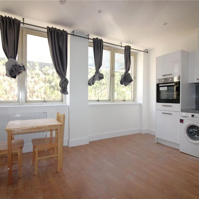 Studio to rent - Photo 1