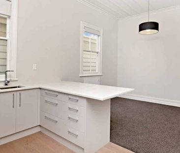 Sunny & Stylish One-Bedroom Unit in a Charming... - Photo 2