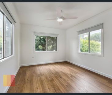 REFURBISHED 4 BEDROOM HOUSE IN NEWMARKET ! - Photo 1