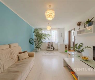 Prostorný, moderní byt 3+1 k pronájmu na adrese Antonína Slavíčka, ... - Photo 1
