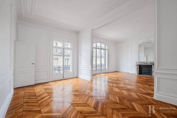 Rental Apartment Paris 8th Champs-Élysées - Photo 1