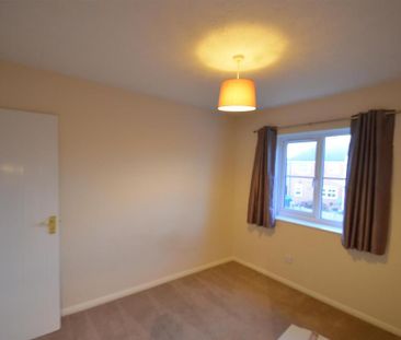 3 bedroom end of terrace house to rent - Photo 2
