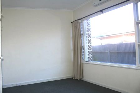 One Bedroom Unit Short Walk From the Beach! - Photo 3