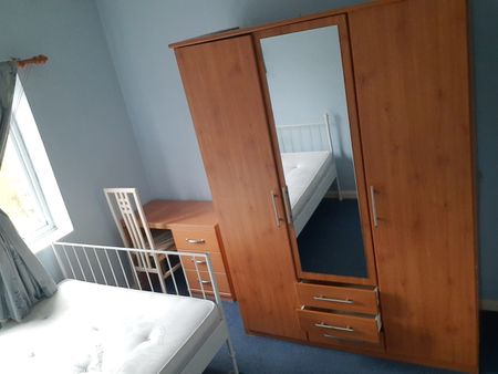 Room in a Shared House, Randlesdown Road, SE6 - Photo 2