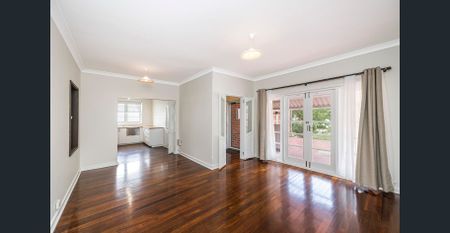 Beautiful Three Bedroom Home in Great Location! - Photo 4