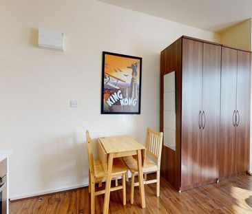 Studio to rent - Photo 2