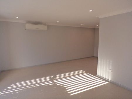 Two-Bedroom Villa in a Convenient Location - Photo 4