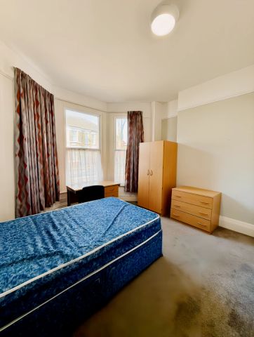 Room 1 Standard En-suite - Photo 2