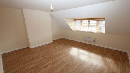 3 bedroom flat to rent - Photo 5