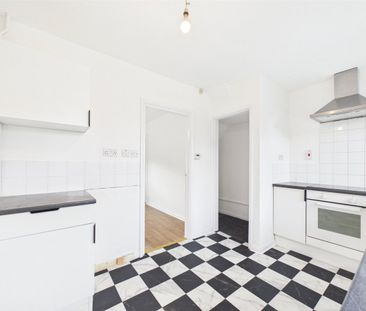 Dulverton Vale, Nottingham, Nottinghamshire, NG8 - Photo 4