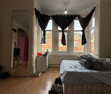 Room in a Shared House, Ashburnham Road, LU1 - Photo 1