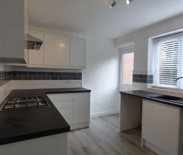 3 bedroom semi-detached house to rent - Photo 6