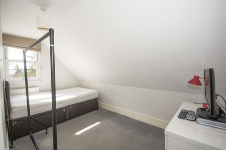 4 Bed Maisonette, Hurstbourne Road, SE23 - Photo 2