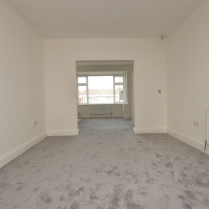 3 Bedroom Semi-Detached House - Photo 1