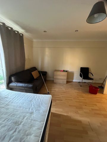 4 Bed Semi-Detached House, Barforth Road, SE15 - Photo 3