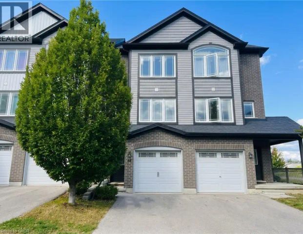 12 POPLAR Drive Unit# 48 — 3 Bedroom - Photo 1