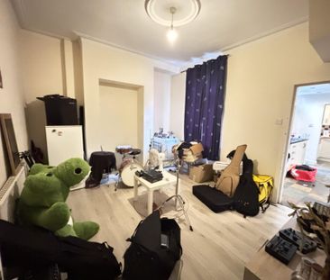 160 Burley Road, Leeds, LS4 2EU - Photo 1