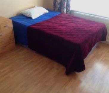 Room in a Shared House, Surrey, CR0 - Photo 3