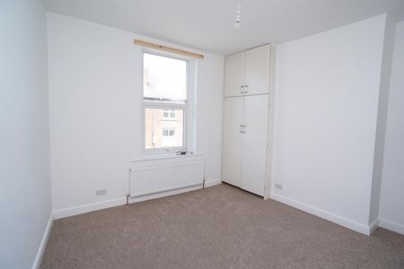 3 bedroom House To Let - Photo 2