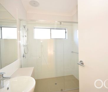 Open the Door To Stylish Easy-Care Living in Hillcrest - Photo 3