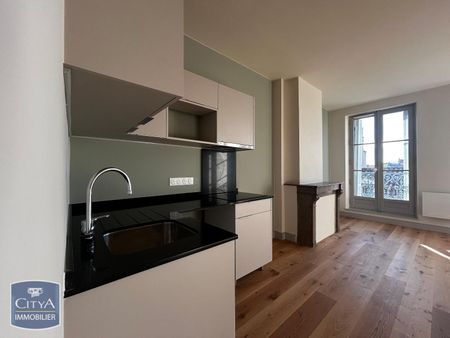 Location Appartement 2 pièces 41m² MARSEILLE 1er - Photo 4