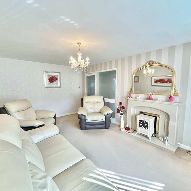 2 bedroom semi-detached bungalow to rent - Photo 1