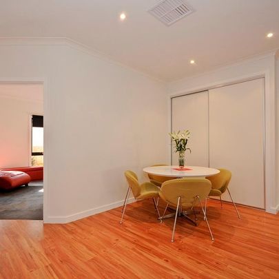 Single level luxury - Photo 1