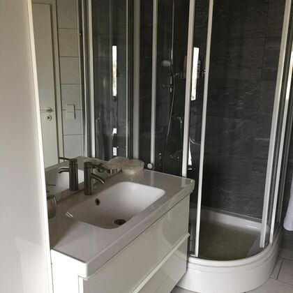 Helle und möblierte Single-Wohnung mit Terrasse in Chemnitz-Adelsberg - Photo 2