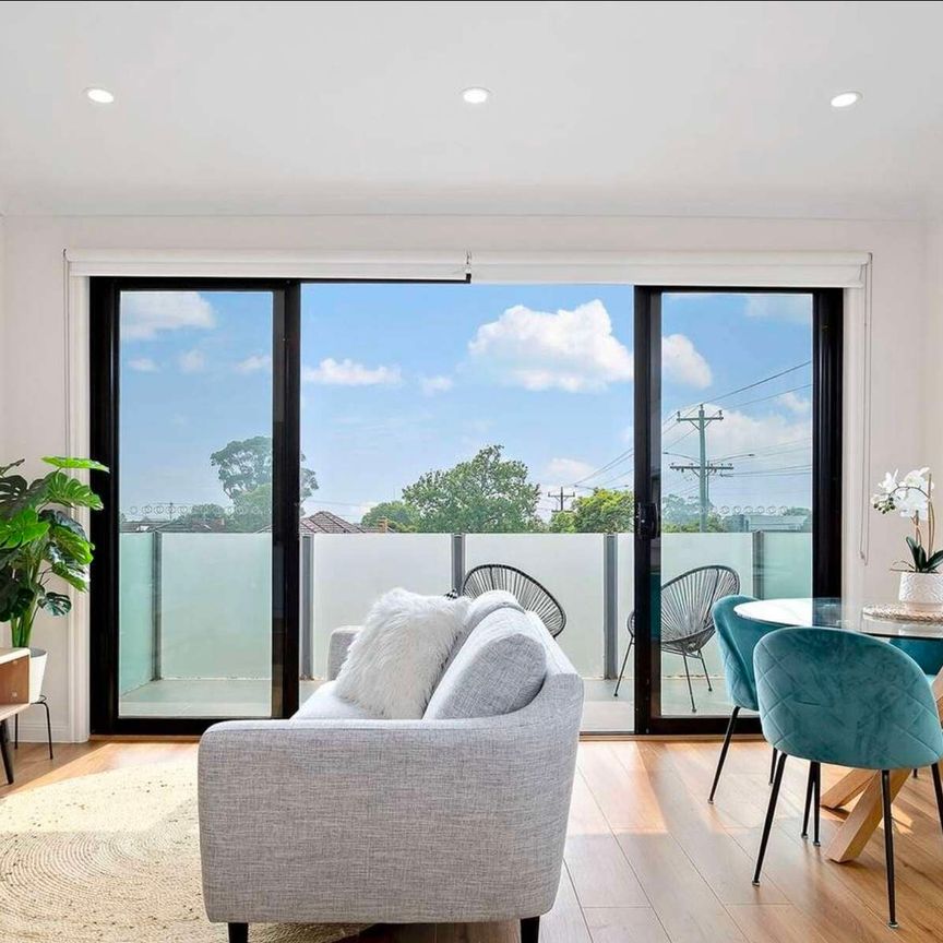 Burwood - Photo 1