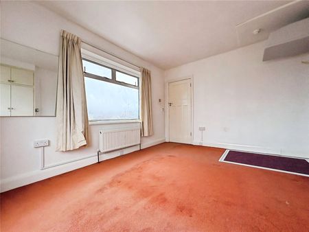 Central Avenue, Hounslow, TW3 2RQ - Photo 5